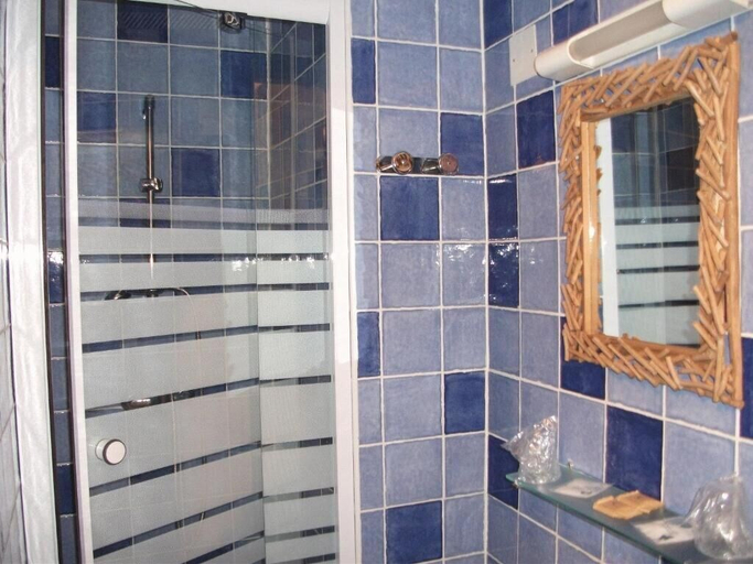 Bathroom 5, hotel francois 1er, Alpes-de-Haute-Provence