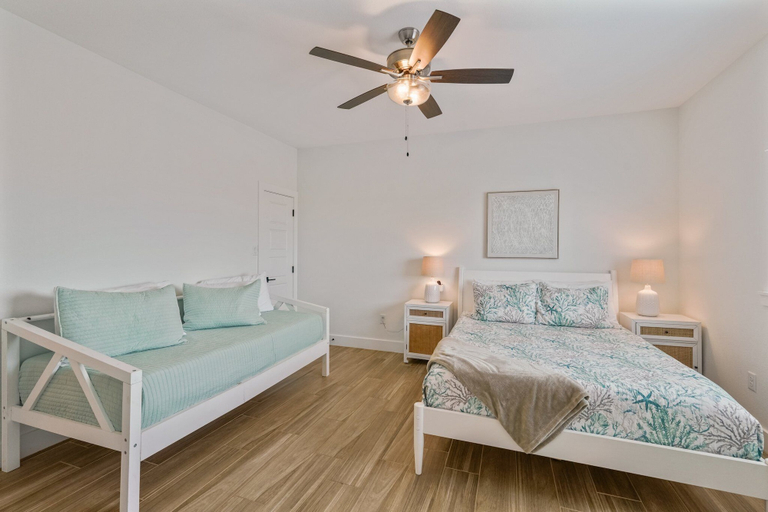 Bedroom 2, Chancla - Pet Friendly! Community Pool!, Nueces