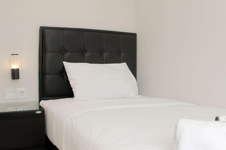 Bedroom 2, Cozy Stay 2BR Springlake Summarecon By Travelio, Bekasi