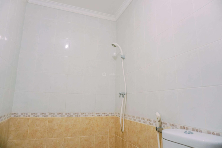 Bathroom 4, Homey 2BR Apt @ Grand Palace Kemayoran By Travelio, Jakarta Pusat