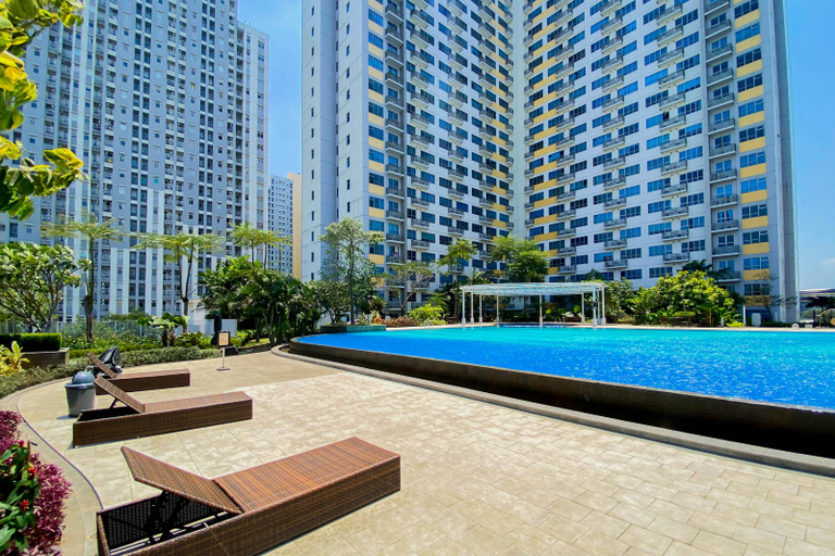 Sport & Beauty 3, Comfy and Restful Studio at Springlake Summarecon Bekasi Apartment By Travelio, Bekasi