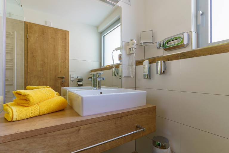Bathroom 2, Hotel Rosenstein, Ostalbkreis