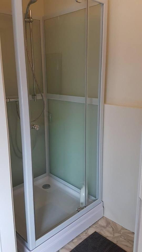 Bathroom 16