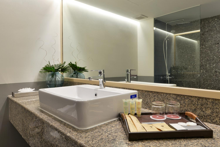 Bathroom 15