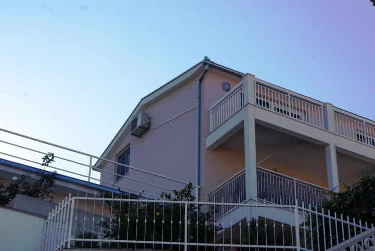 Others 3, Apartments Nena - Trogir, Trogir