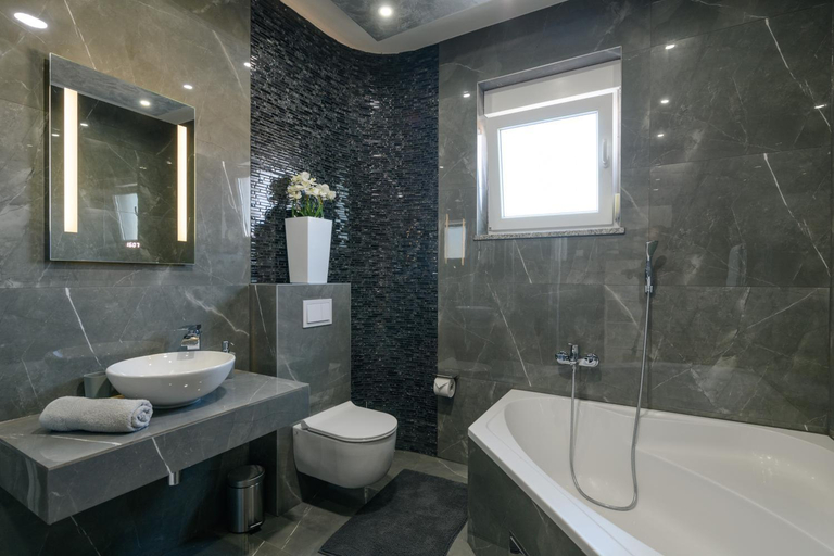 Others 5, Villa White, Pula