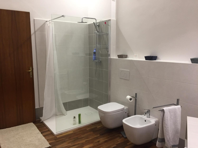 Bathroom 13