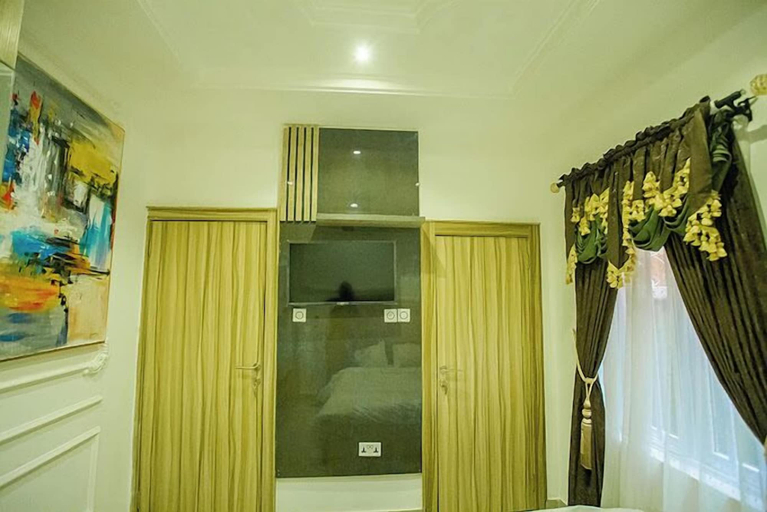 Others 5, Kiki's Home and Apartments, Shagamu