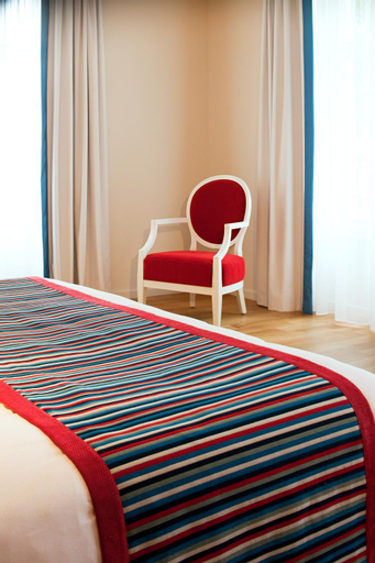 Bedroom 12
