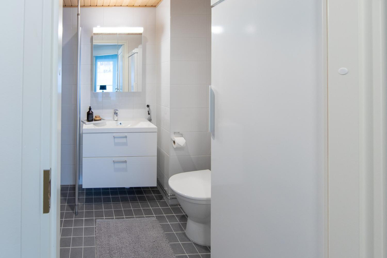 Bathroom 2, Skistar Superior 2 bedroom apartments by Levillenet, Lapland