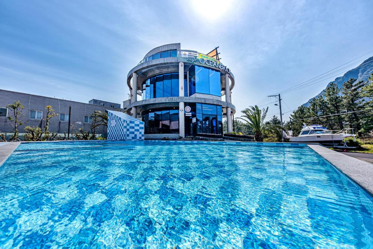 Exterior 6