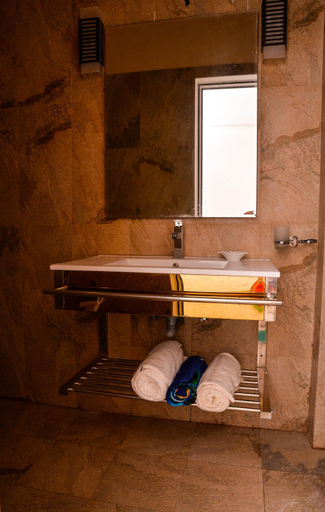 Bathroom 3, Green View Homestay, Akmeemana