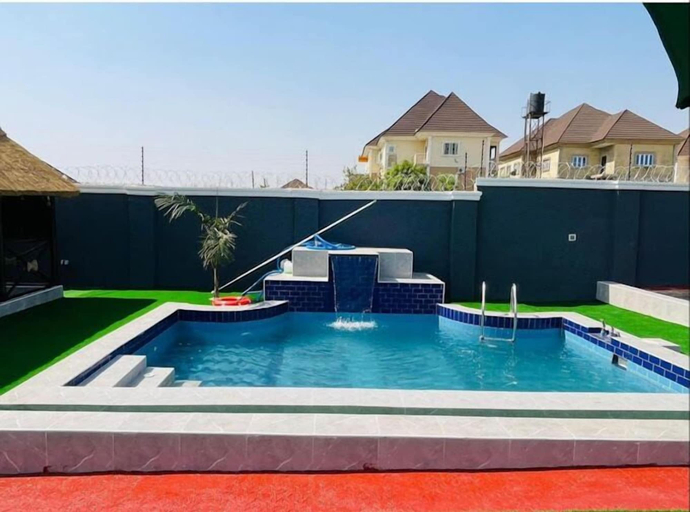 Sport & Beauty 2, Kiki's Home and Apartments, Shagamu