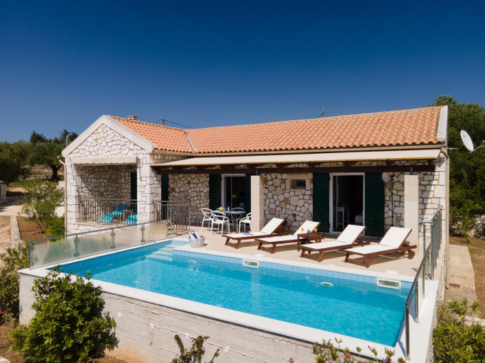 2, Stone Villa Eriphyle ,private with sunset view!!, Ionian Islands
