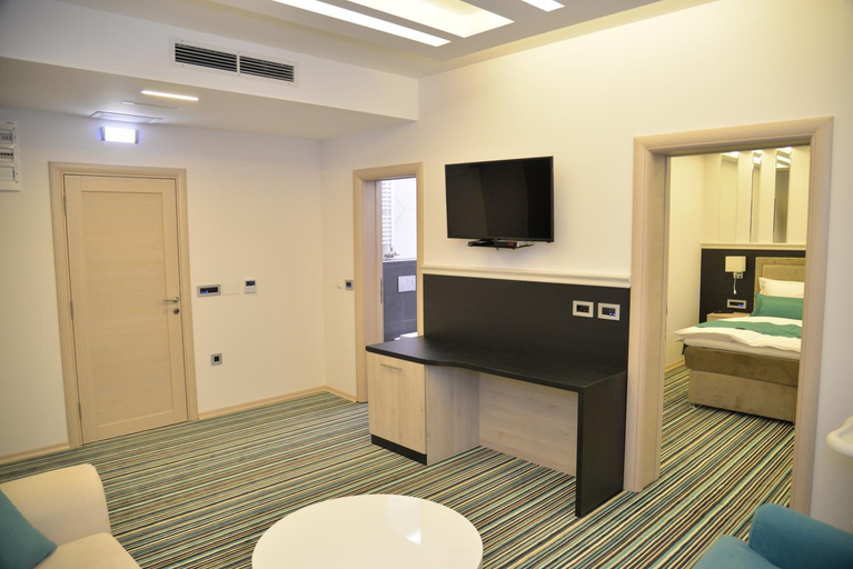 Others 4, Hotel Prezident, Ivanjica