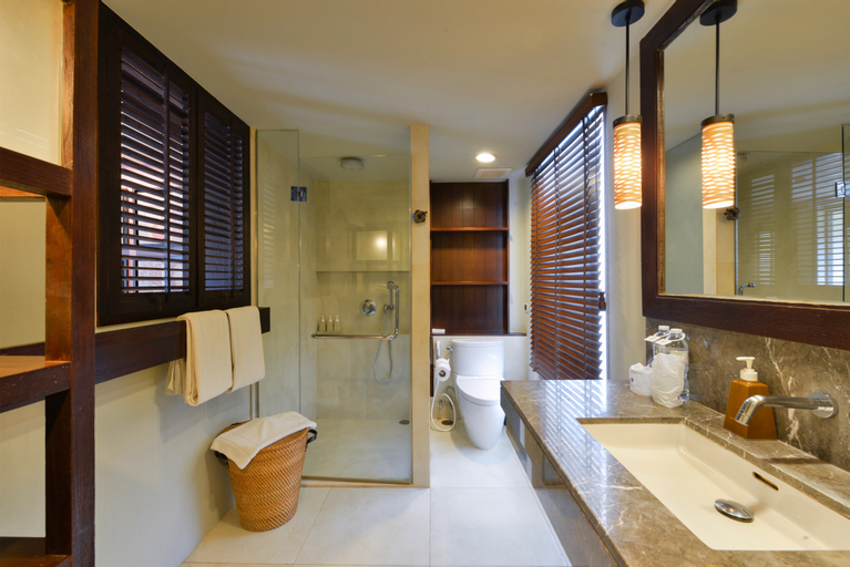 Bathroom 10
