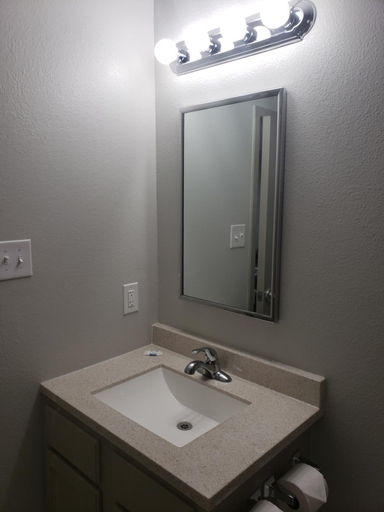 Bathroom 4, Budget Inn & Suites, East Baton Rouge