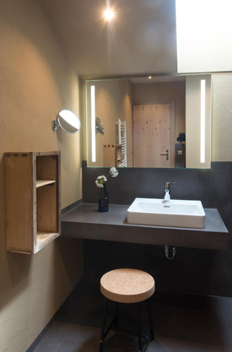 Bathroom 8
