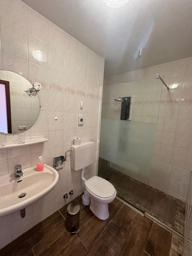 Bathroom 3, Hotel und Restaurant Sackwitzer Muhle, Wittenberg