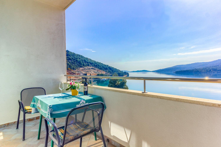 Others 4, Villa Drago, Marina