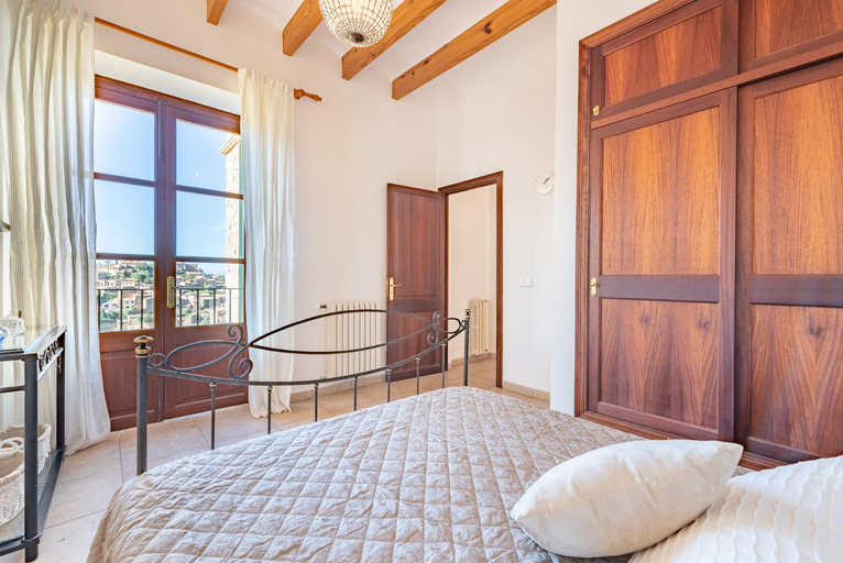 Others 5, Stunning Deia Views & Private Pool, Baleares