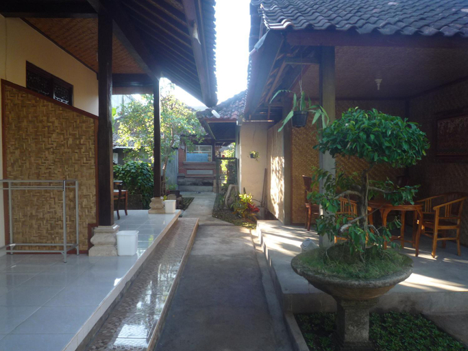 Exterior 8