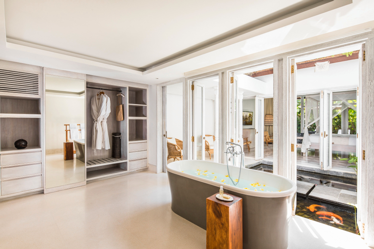 Bathroom 10