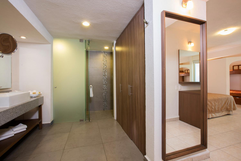 Bathroom 4, Crown Paradise Club Puerto Vallarta, Puerto Vallarta