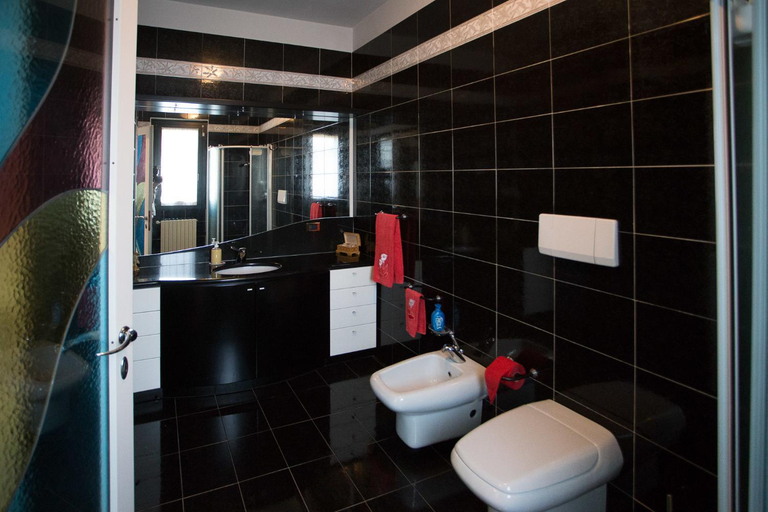 Bathroom 2, Villagramde, Monza and Brianza