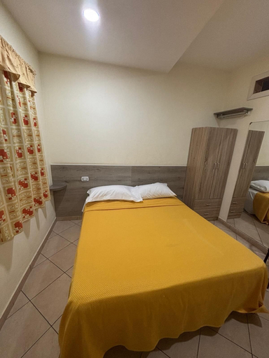 Bedroom 2, Crisan B&b Affittacamere, Napoli