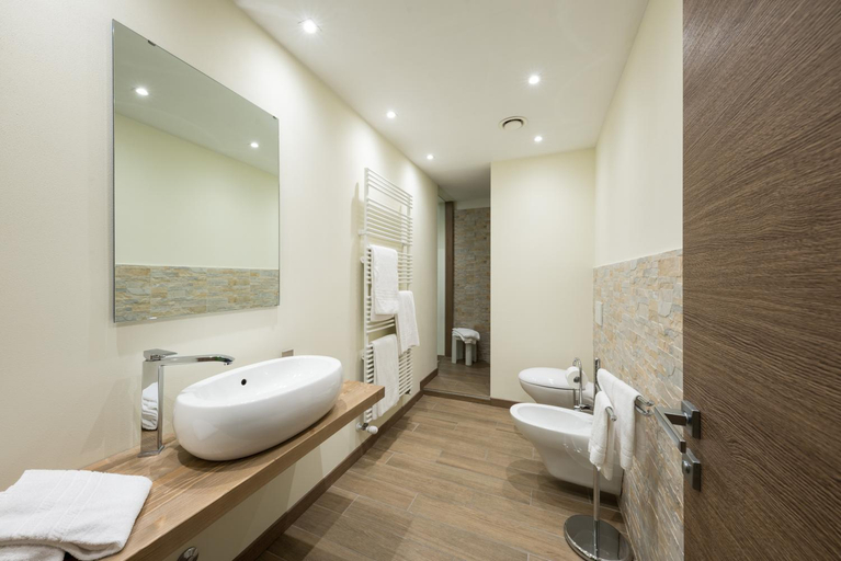 Bathroom 3, Hotel Marelet, Bergamo
