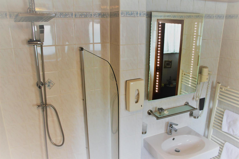 Bathroom 2, Hotel Restaurant Post Italia, Zollernalbkreis