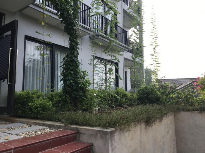 Exterior 3