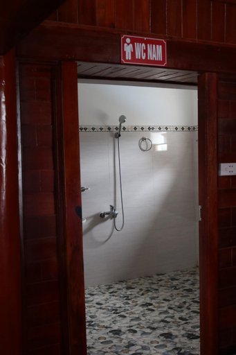 Bathroom 18