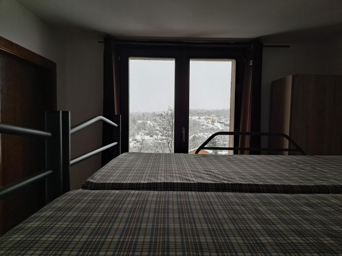 Bedroom 4, Albergue de Benabarre, Huesca