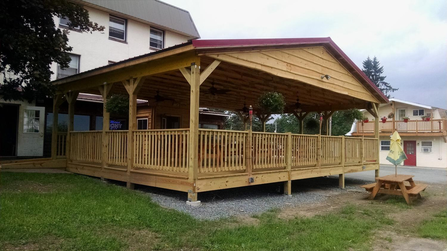 Restaurant 5, Lakewood Lodge & Restaurant, Wayne
