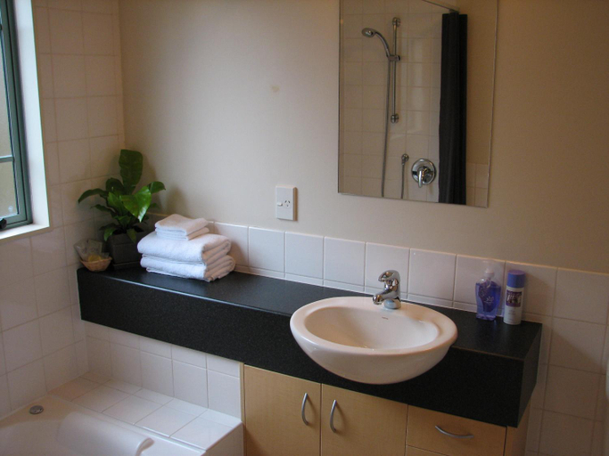 Bathroom 3, Denton Park Motel, Christchurch
