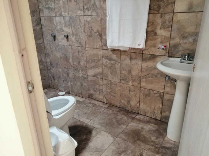 Bathroom 3, Hotel Chely, Ezequiel Montes