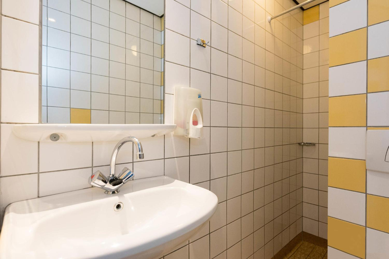 Bathroom 4, Euphemia Budget Old City Canal Zone, Amsterdam