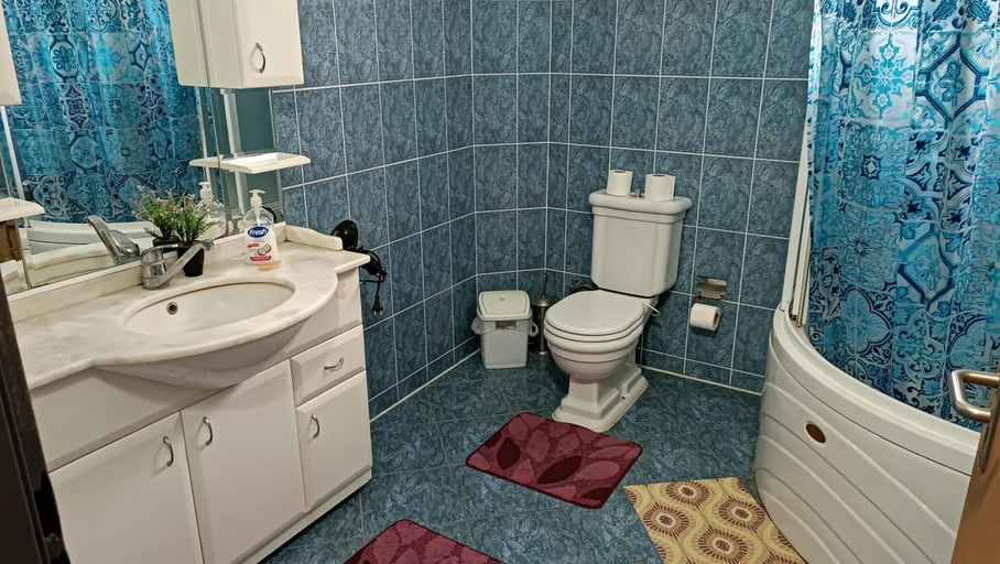 Bathroom 2, Bunkhouse & Apartments, Priština