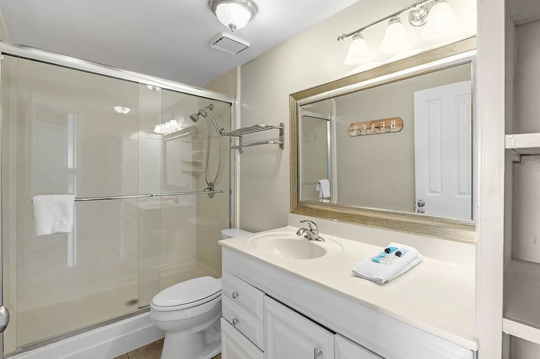 Bathroom 4, The Palms West 813, Baldwin