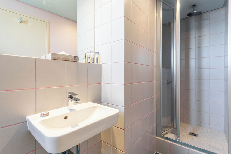 Bathroom 3, The Tropicana Hotel, City of Cape Town
