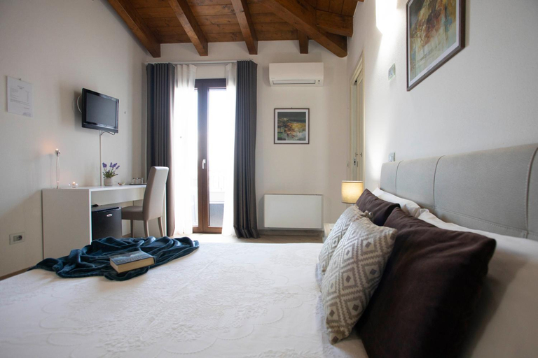 Others 3, Irilor Luxury B&B, Sassari