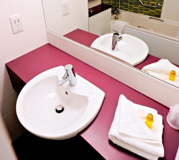 Bathroom 4, Link Hotel, Leicestershire