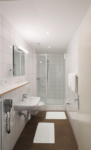 Bathroom 14