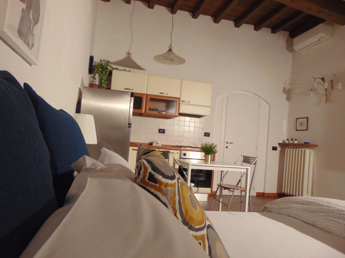 Bedroom 2, Dante's Rooms, Florence
