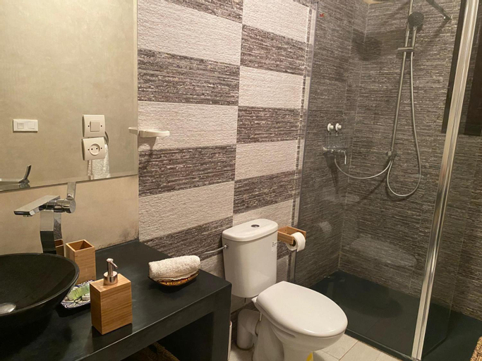Bathroom 4