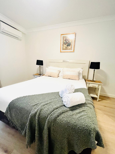 Bedroom 3, Paradise Pool Parking HUGE 1BR CBD, Perth