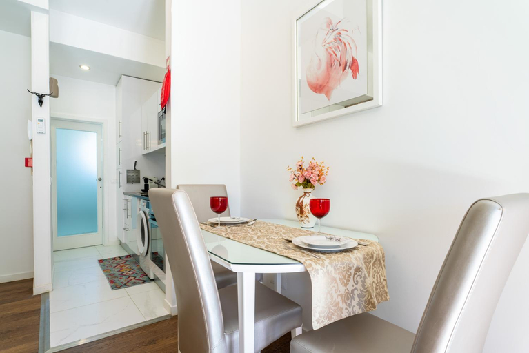 Others 5, Charming Stone Wall Apt with Metro AC in Central Porto, Porto