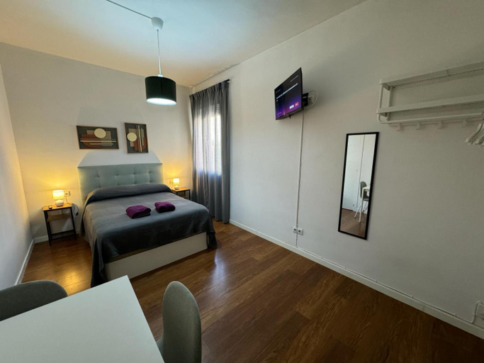 Others 2, Habitaciones Magdalena, Madrid